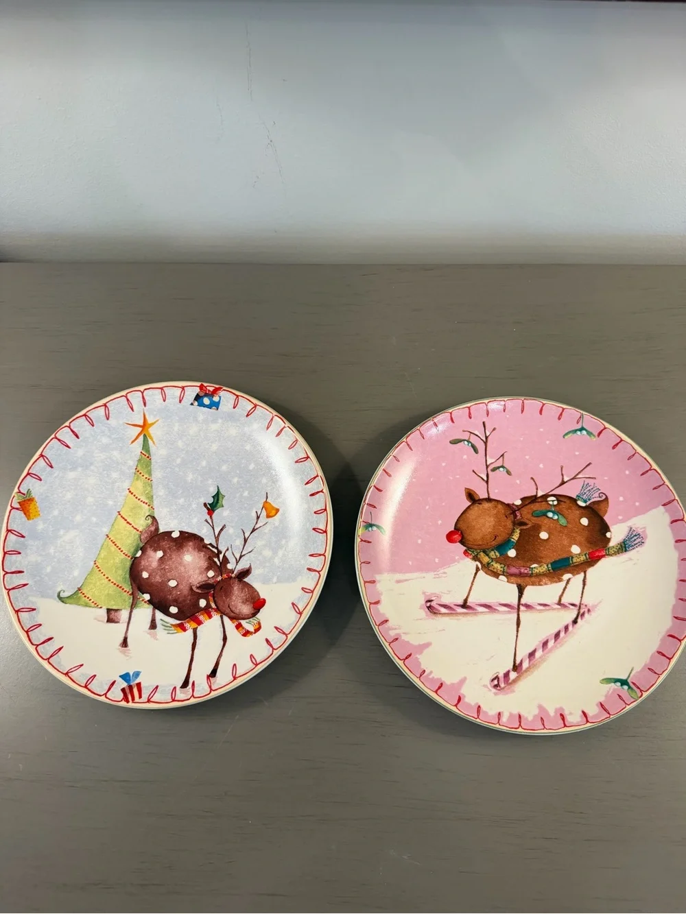 Oneida Reindeer Holiday Plates Set Of 2 Salad Dessert Appetizer Christmas Winter